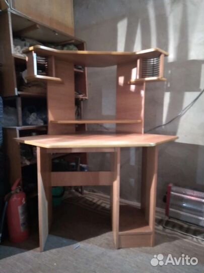 Компьютерный стол угловой