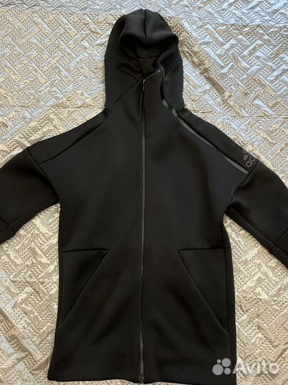 Спортивная толстовка adidas