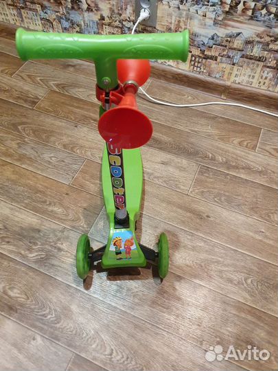 Самокат детский со светящимися колесами