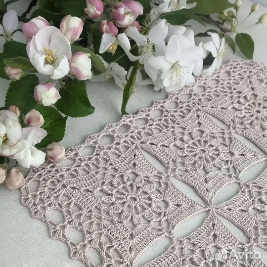 Вязаная салфетка-дорожка. Ручная работа. На заказ