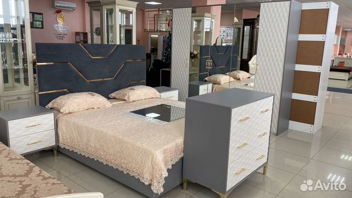 Спальные гарнитуры