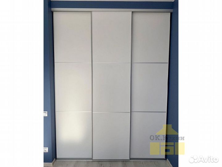 Зеркальный шкаф