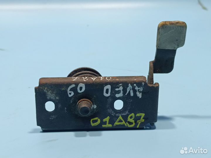 Крючок капота для Chevrolet Aveo Т250