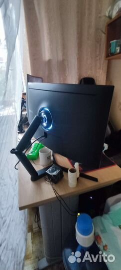 Монитор Samsung 27 2к 144гц изогнутый