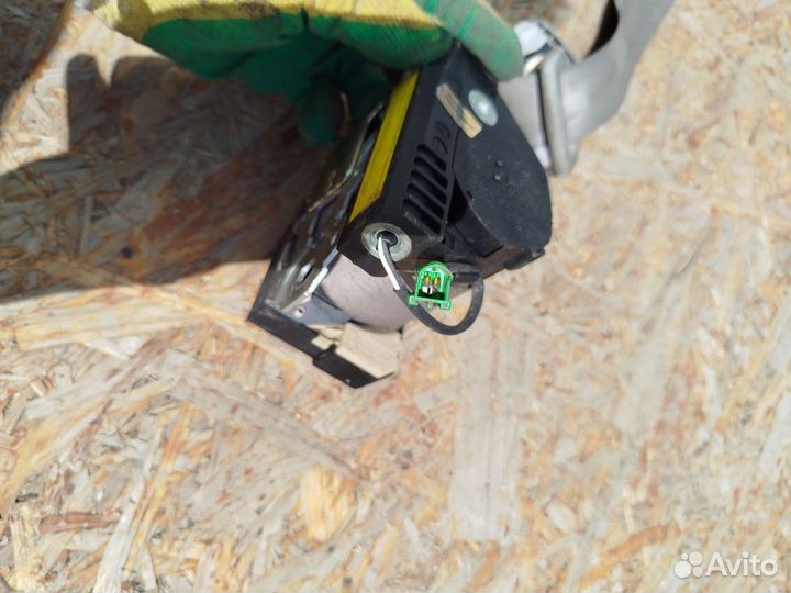 Ремень безопасности с пиропатроном передний правый