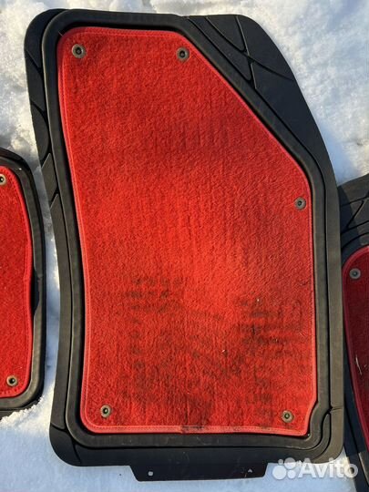 Комплект ковриков для авто красный