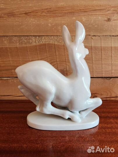 Фарфоровая статуэтка 