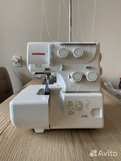 Оверлок Janome 210d