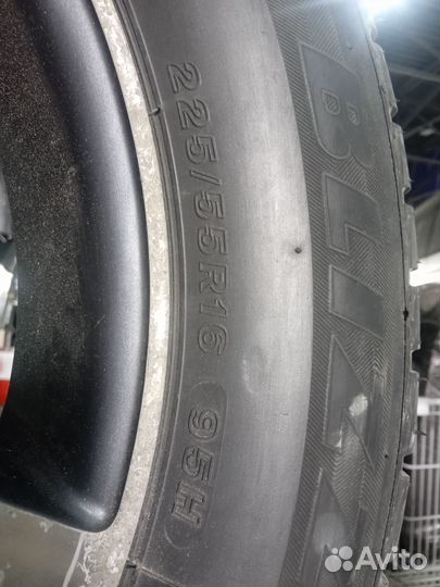 Bridgestone Blizzak LM-30 225/55 R16