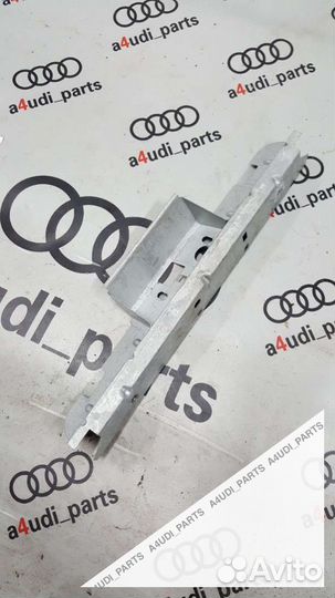 Подсветка номера Audi S4 B8 Бензин 8T0827569C