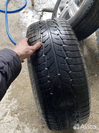 R17 Royal Black Royal Comfort 265/65, PCD 5x108 DIA 52