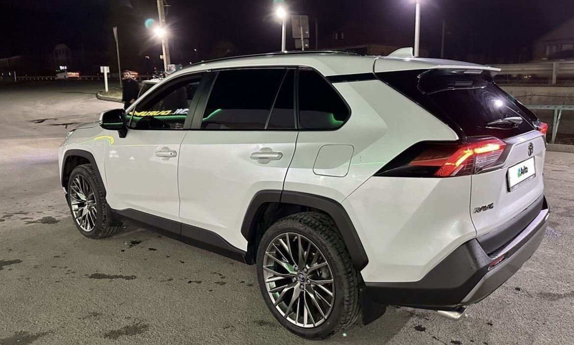 Toyota RAV4: фото владельца