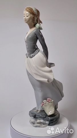 Фарфоровая статуэтка Lladro