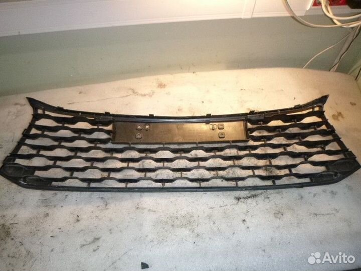 Решетка в бампер центральная mitsubishi pajero/mon