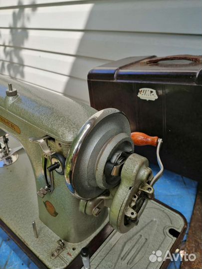 Швейная машина