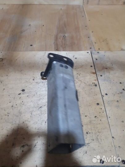 Домик усилителя бампера переднего мерседес 211