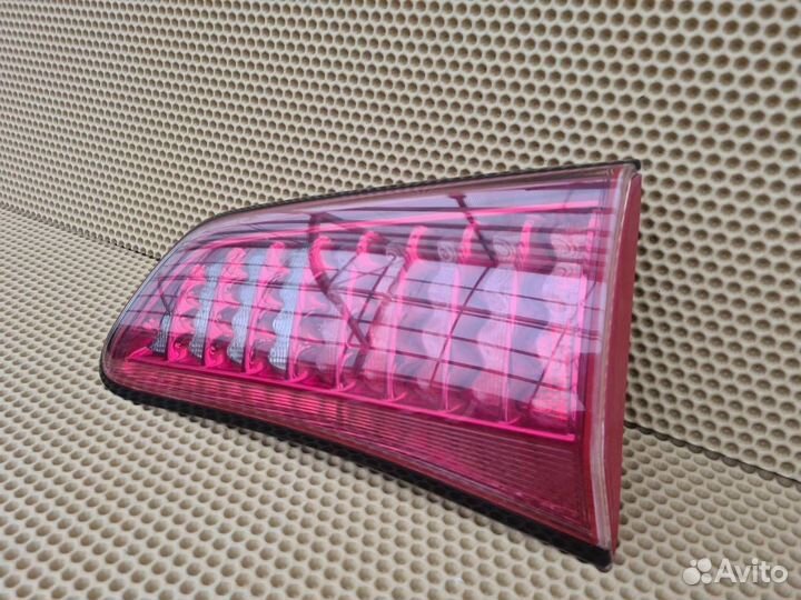 Фонарь в крышку багажника задний правый Infiniti