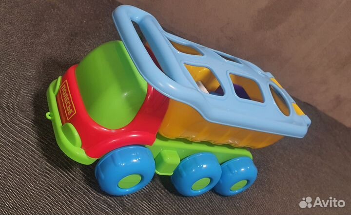 Детская игрушка. Автомобиль сортер
