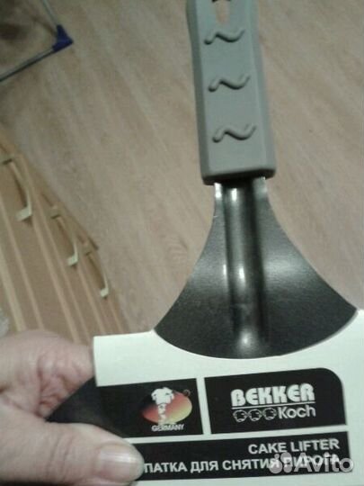 Новая лопатка для снятия пирога