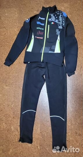Разминочный костюм для зимних видов спорта