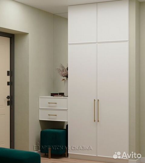 Распашной шкаф в коридор с тумбой под зеркало