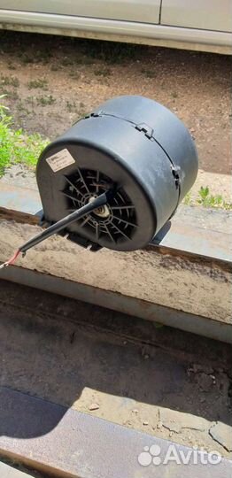 Продам моторчик отопителя на Газель