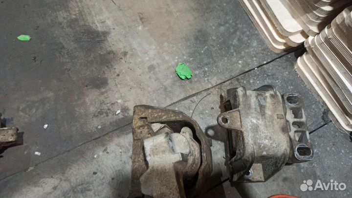 Подушки двигателя на Фольксваген гольф 4