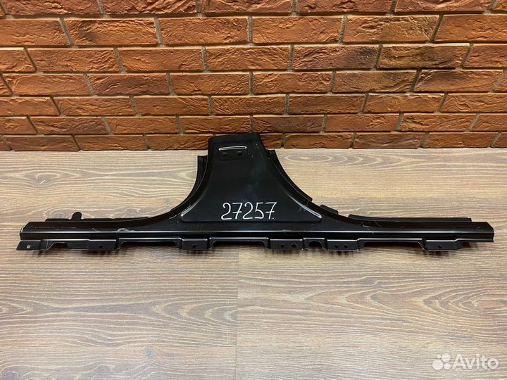Б/У Б/У Порог правый Volvo XC90 2015 Новая деталь
