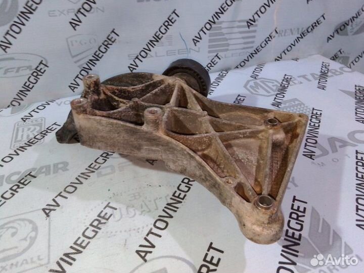 Кронштейн генератора Лада Веста