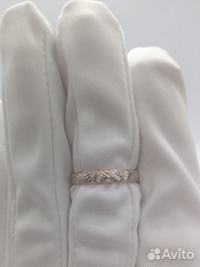 Золотое кольцо с фианитом 16р