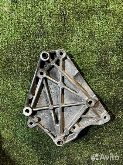 Кронштейн генератора Z13 DTJ