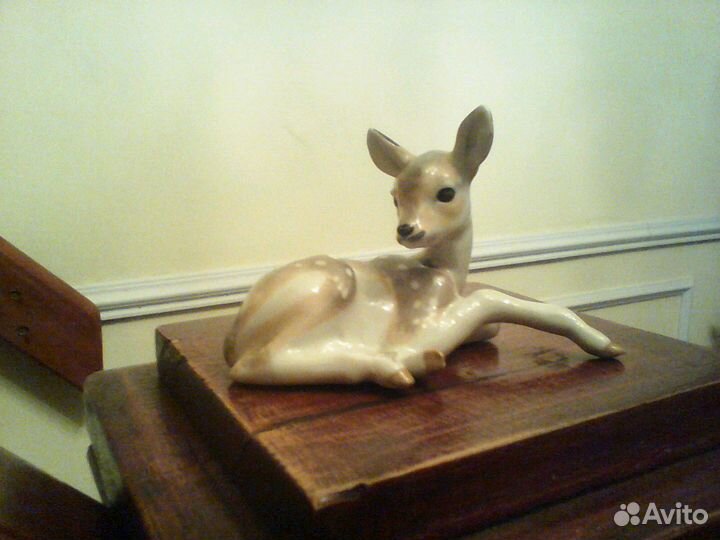 Статуэтки и шкатулка. фарфоровые