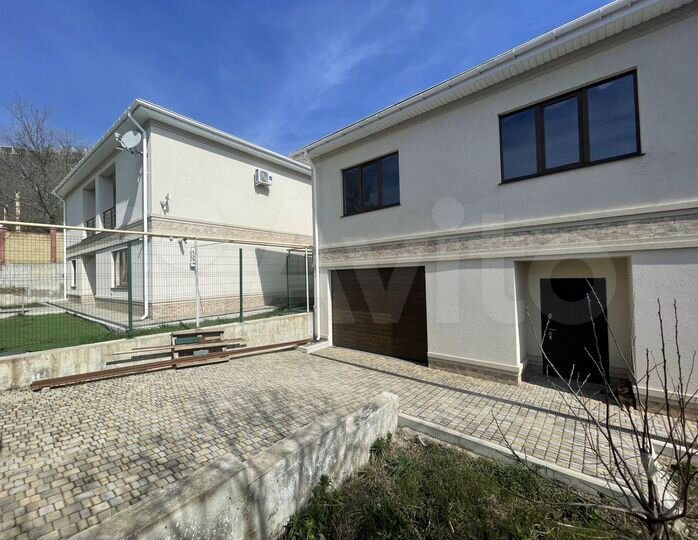 Дом 259,7 м² на участке 3 сот.