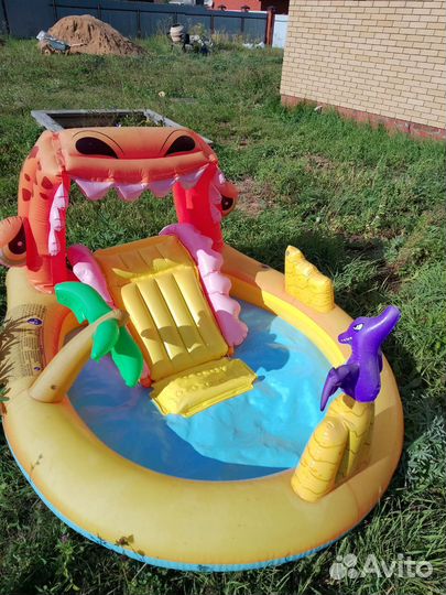 Детский надувной бассейн с горкой