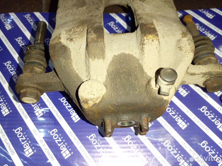 Суппорт правый