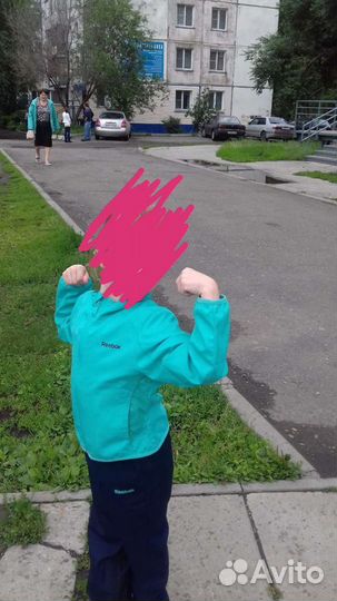 Продам спортивный костюм Reebok