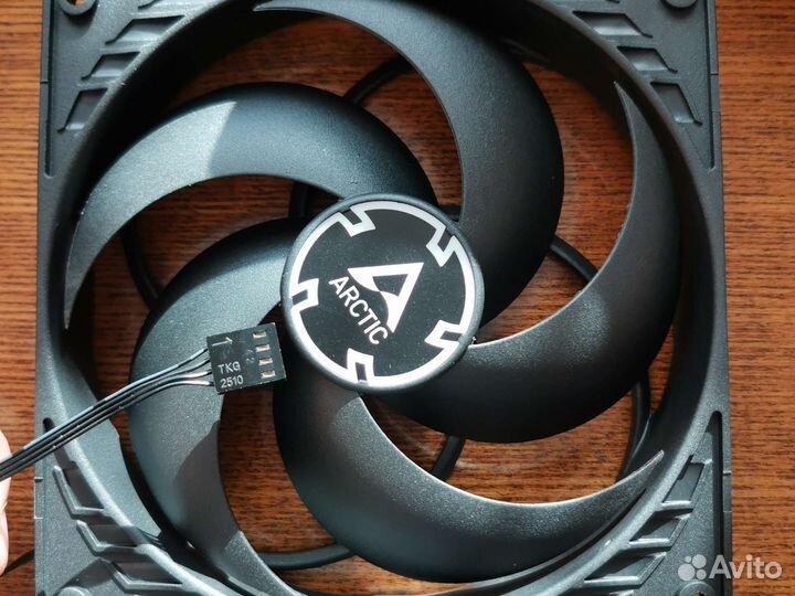 Вентилятор для корпуса 140 мм