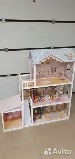 Кукольный домик с мебелью и гаражом