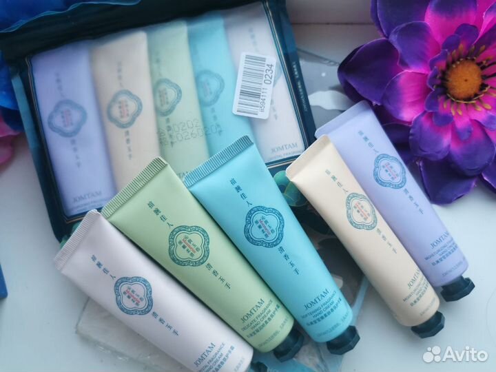 Крем, скраб для рук, пилка для ногтей, лаки