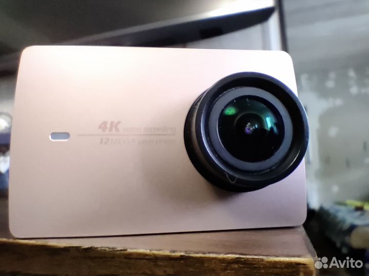 Экшн камера xiaomi yi 4k c аксессуароми