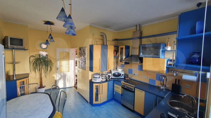 3-к. квартира, 90 м², 3/3 эт.