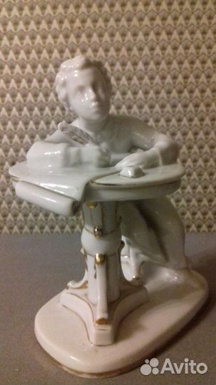 Юный Пушкин А.С. фарфоровая статуэтка- лфз