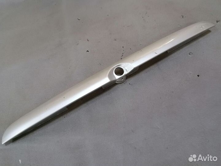 Накладка двери багажника для Mitsubishi Carisma