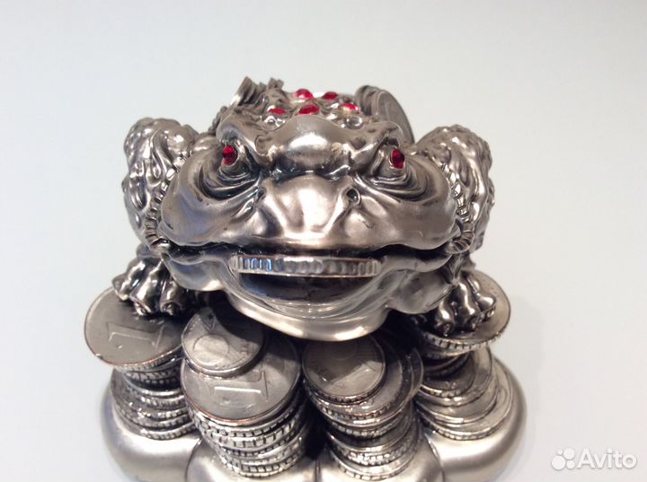 Трехлапая жаба,денежная мышь,Италия