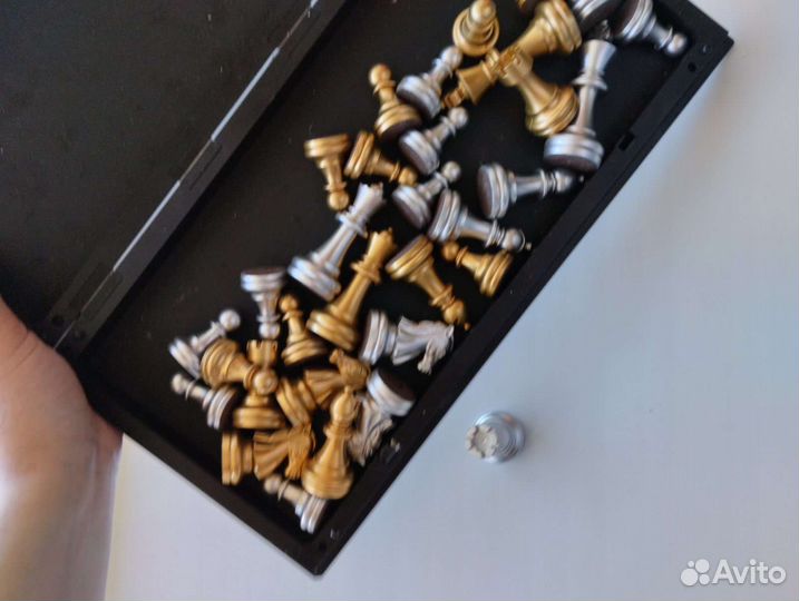 Шахматы магнитные, серебристо золотые