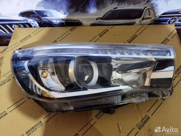 Фара правая Toyota Hilux 2015-2020
