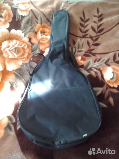 Продам гитарный чехол