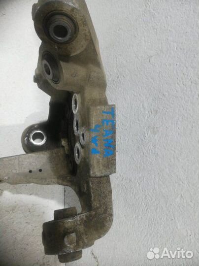 Кулак поворотный задний правый Nissan Teana J32