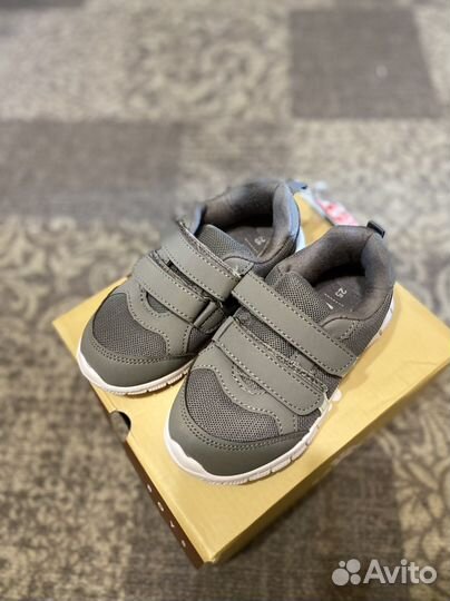 Новые детские кроссовки, размер 25