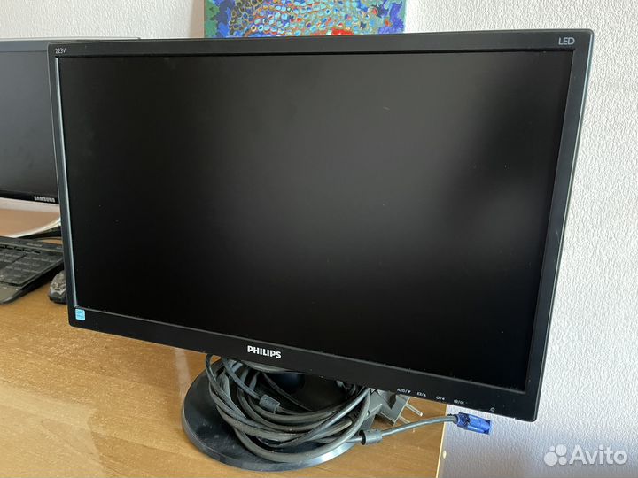 Монитор Philips 223v5L